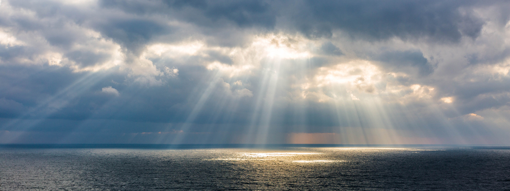 The,Sun's,Rays,Over,The,Sea.