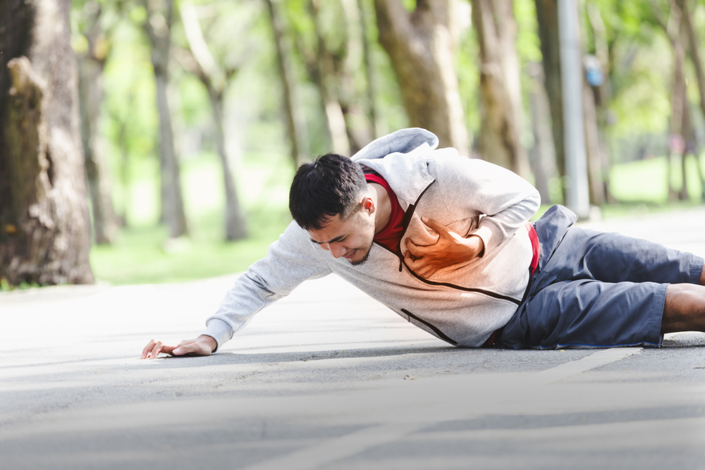 Asian,Cardiac,Arrest,Running,Young,Man,Heart,Attack,In,Park.severe